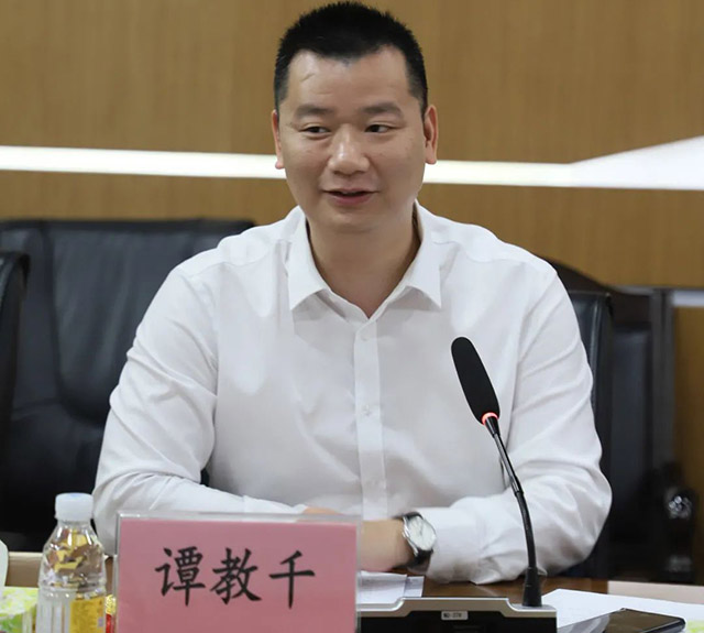 廣東省市場監(jiān)督管理局標準化處譚教千處長向華昌集團獲得本次國家級標準化項目試點表示祝賀